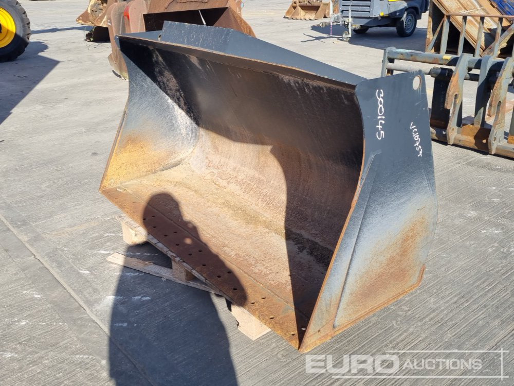 2018 JCB 74" Loading Bucket to suit Wheeled Loader - Bucket: picture 1 2018 JCB 74" Loading Bucket to suit Wheeled Loader - Bucket: picture 1