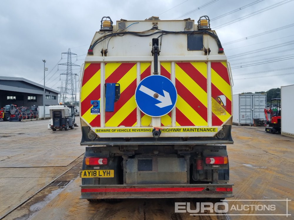 2018 Volvo FL250 - Road sweeper: picture 4 2018 Volvo FL250 - Road sweeper: picture 4