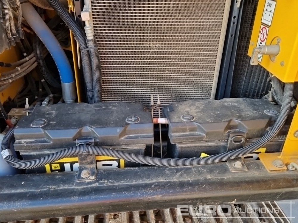Crawler excavator 2019 JCB JS131LC: picture 31