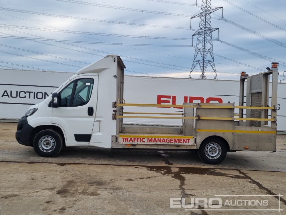 2020 Peugeot Boxer 335 - Open body delivery van: picture 2 2020 Peugeot Boxer 335 - Open body delivery van: picture 2
