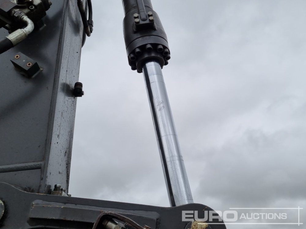 Crawler excavator 2020 Volvo EC140LC: picture 33