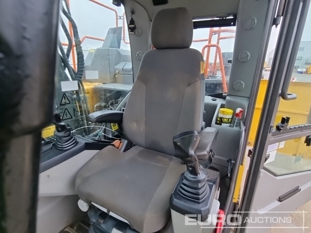Crawler excavator 2020 Volvo EC140LC: picture 44