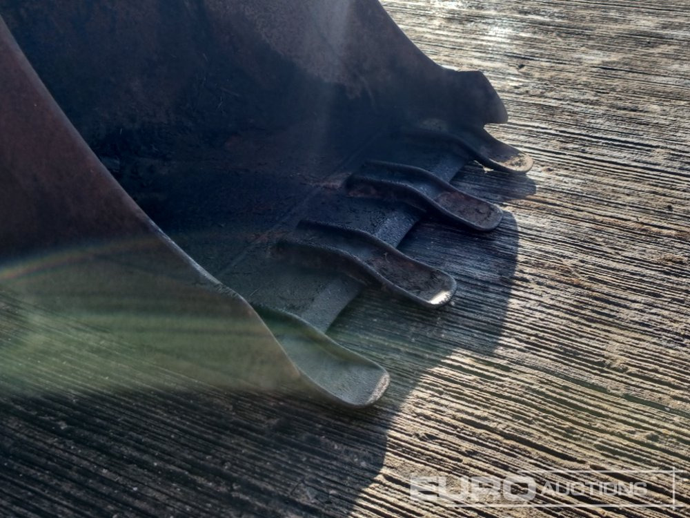 Bucket 24" Digging Bucket 30mm Pin to suit Mini Excavator: picture 10