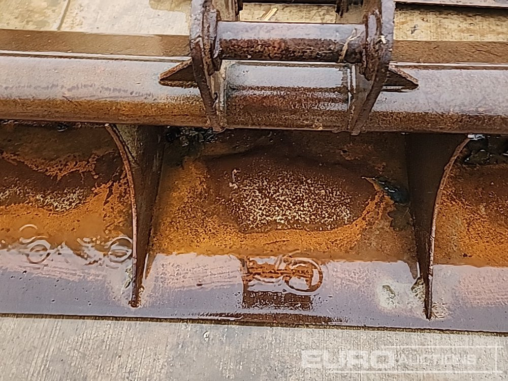 Bucket 72" Ditching Bucket 45mm Pin to suit 4-6 Ton Excavator: picture 7