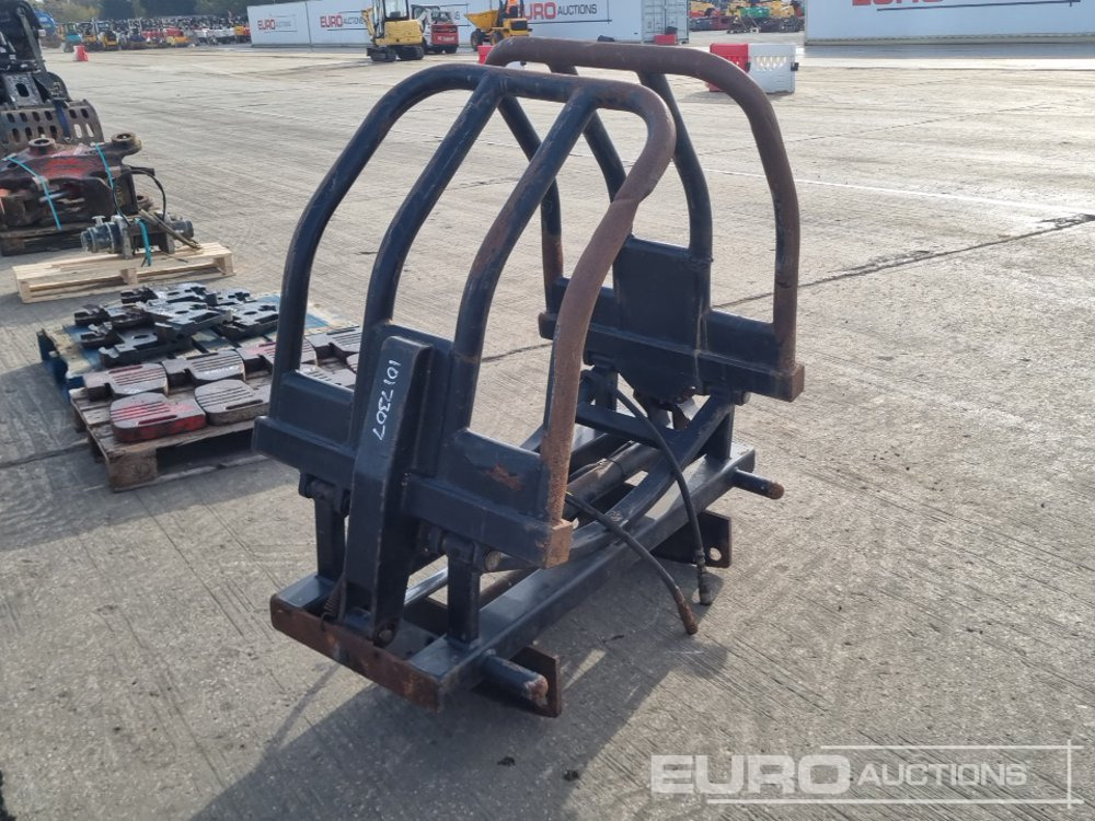 2013 Weaving Machinery Hydraulic Bale Grab to suit Telehandler - Agricultural machinery: picture 3 2013 Weaving Machinery Hydraulic Bale Grab to suit Telehandler - Agricultural machinery: picture 3