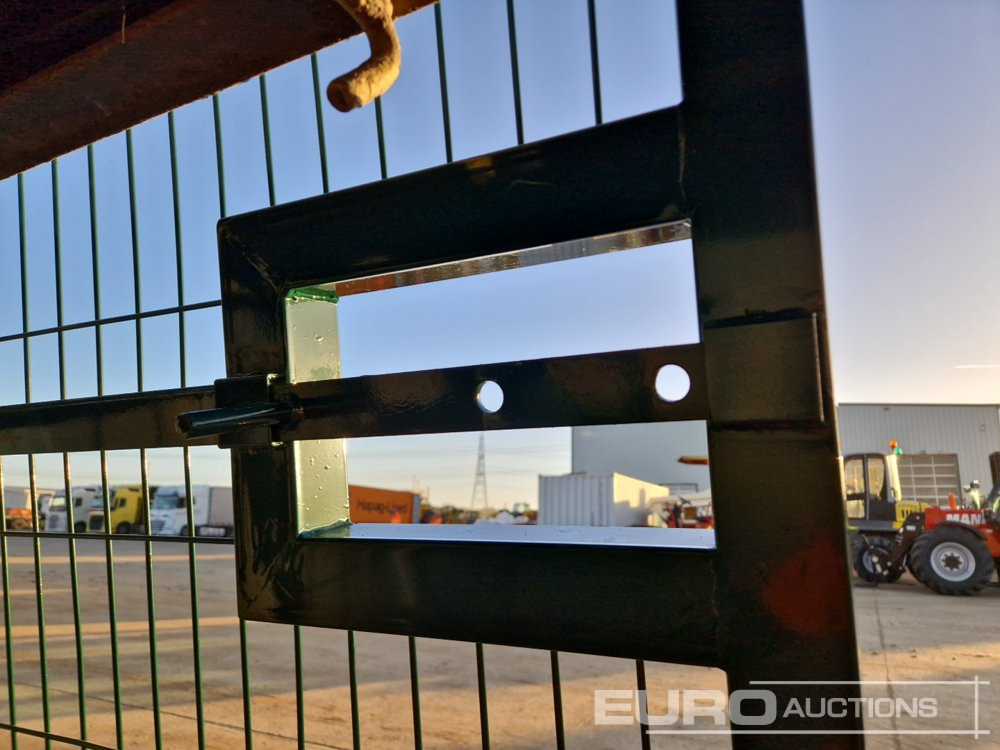 Agricultural machinery 4m x 2.3m Heavy Duty Galvanized Powder Coated Gate (2 of), 100mm x 100mm Post (2 of), Assembly Kit (Green): picture 6