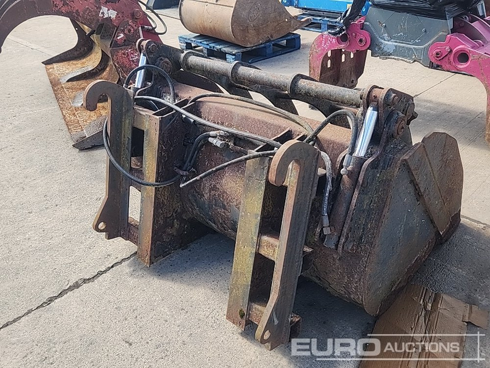 60" Hydraulic Muck Bucket to suit JCB Telehandler - Agricultural machinery: picture 4 60" Hydraulic Muck Bucket to suit JCB Telehandler - Agricultural machinery: picture 4