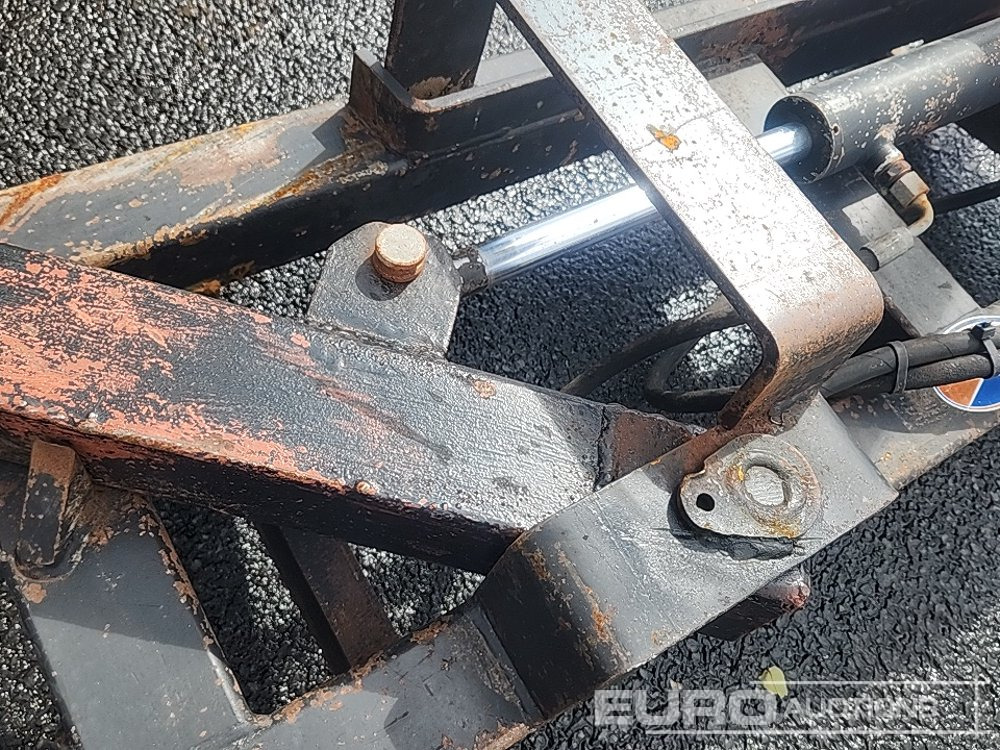 Slewtic Hydraulic Bale Lifter to suit JCB Telhandler - Agricultural machinery: picture 5 Slewtic Hydraulic Bale Lifter to suit JCB Telhandler - Agricultural machinery: picture 5