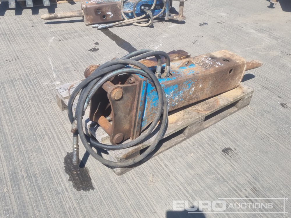 Atlas Copco XT300 - Hydraulic hammer: picture 5 Atlas Copco XT300 - Hydraulic hammer: picture 5