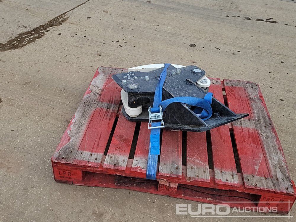 Tree Shear - Attachment for Excavator: picture 2 Tree Shear - Attachment for Excavator: picture 2