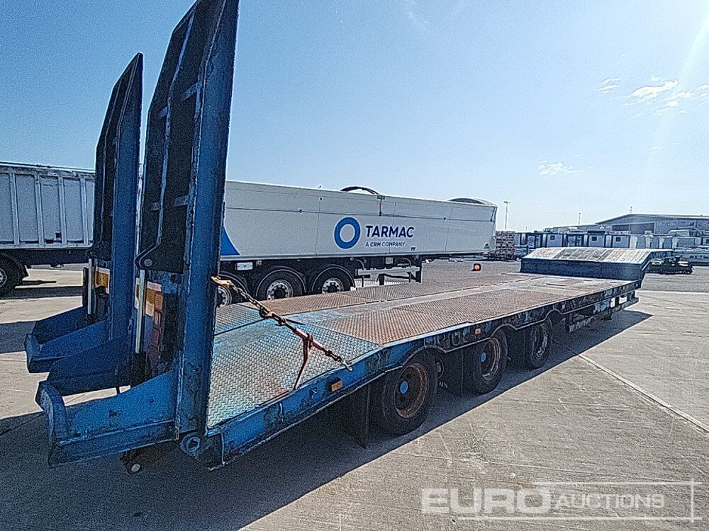 Chieftain Tri Axle Extendable Step Frame Low Loader Trailer, Hydraulic Ramps - Low loader semi-trailer: picture 3 Chieftain Tri Axle Extendable Step Frame Low Loader Trailer, Hydraulic Ramps - Low loader semi-trailer: picture 3