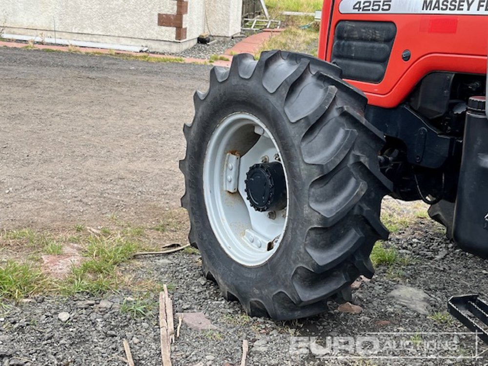 Farm tractor Massey Ferguson 4255: picture 9