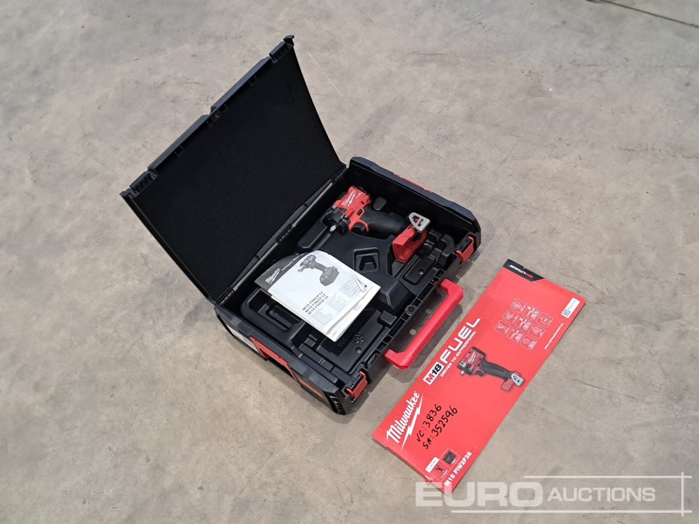 Milwaukee 18 Volt Cordless 3/8 Impact Wrench - Garage equipment: picture 2 Milwaukee 18 Volt Cordless 3/8 Impact Wrench - Garage equipment: picture 2