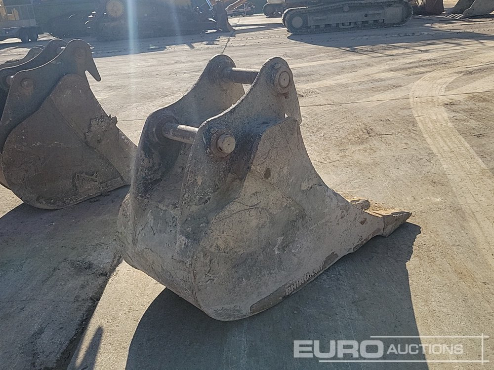Rhinox 24" Digging Bucket 65mm Pin to suit 13 Ton Excavator - Bucket: picture 3 Rhinox 24" Digging Bucket 65mm Pin to suit 13 Ton Excavator - Bucket: picture 3
