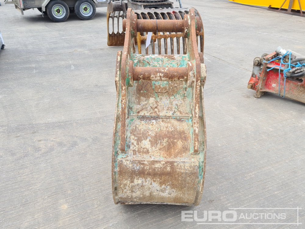 Rhinox 24" Digging Bucket 80mm Pin to suit 20 Ton Excavator - Bucket: picture 4 Rhinox 24" Digging Bucket 80mm Pin to suit 20 Ton Excavator - Bucket: picture 4