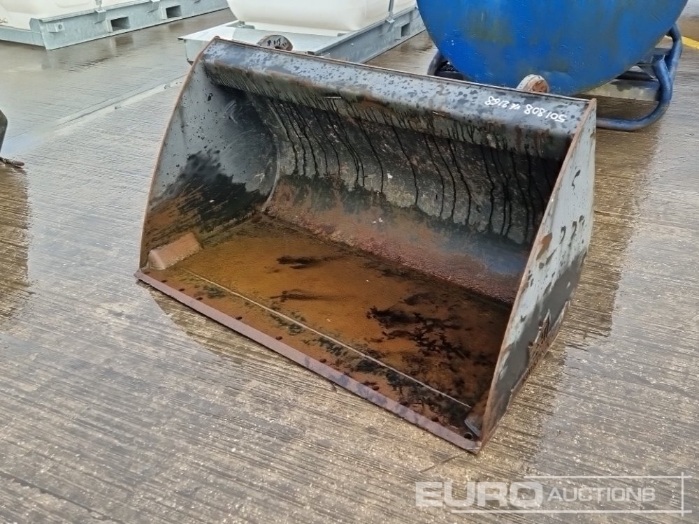 Rhinox 60" Loading Bucket to suit Telehandler - Bucket: picture 3 Rhinox 60" Loading Bucket to suit Telehandler - Bucket: picture 3