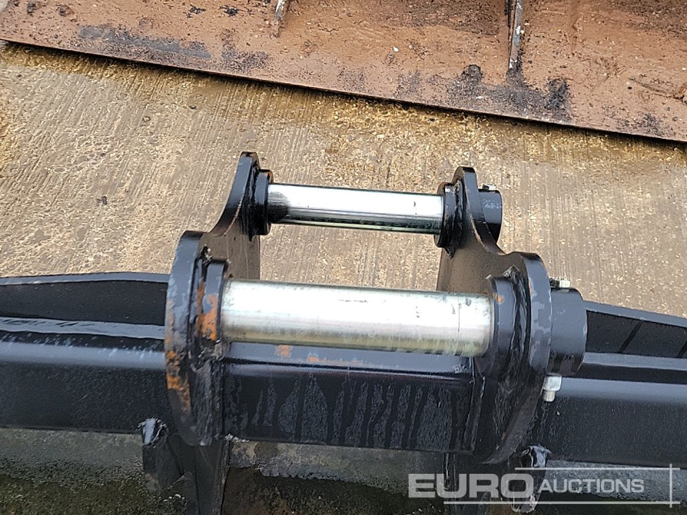 New Bucket Rhinox 72" Ditching Bucket 50mm Pin to suit 6-8 Ton Excavator: picture 12
