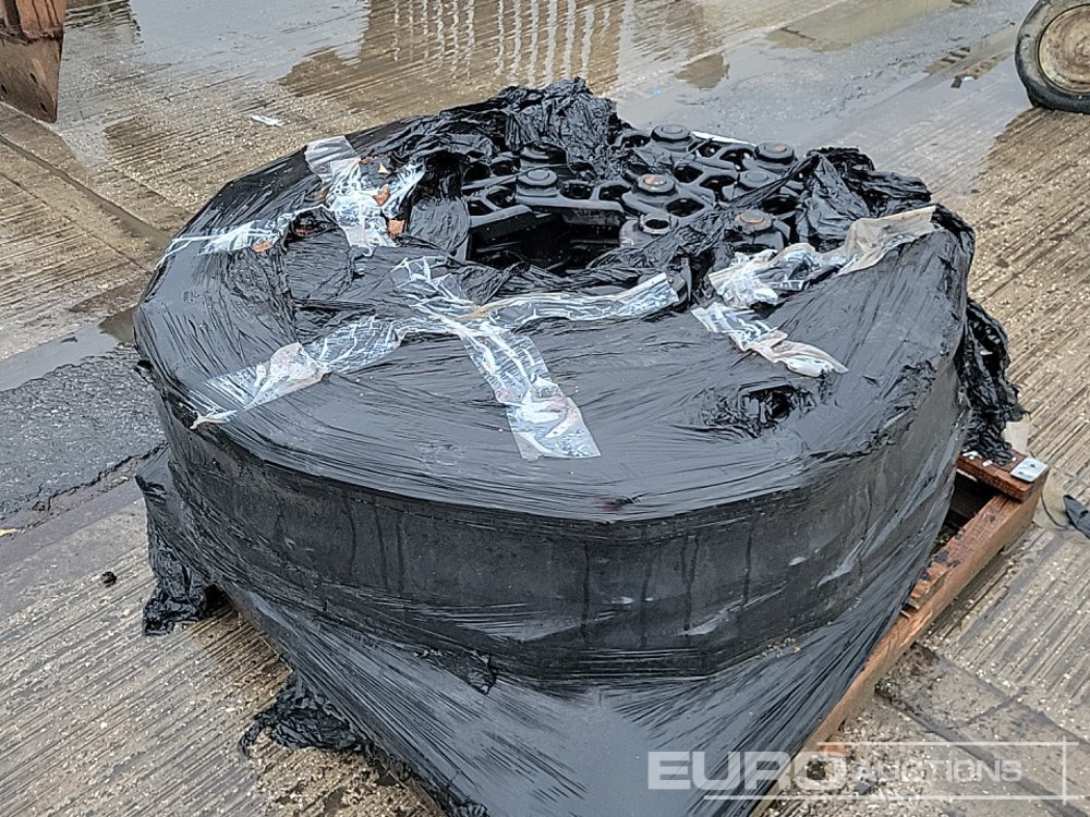 Track Chain (2 of) To Suit Hitachi ZX130 - Spare parts: picture 3 Track Chain (2 of) To Suit Hitachi ZX130 - Spare parts: picture 3