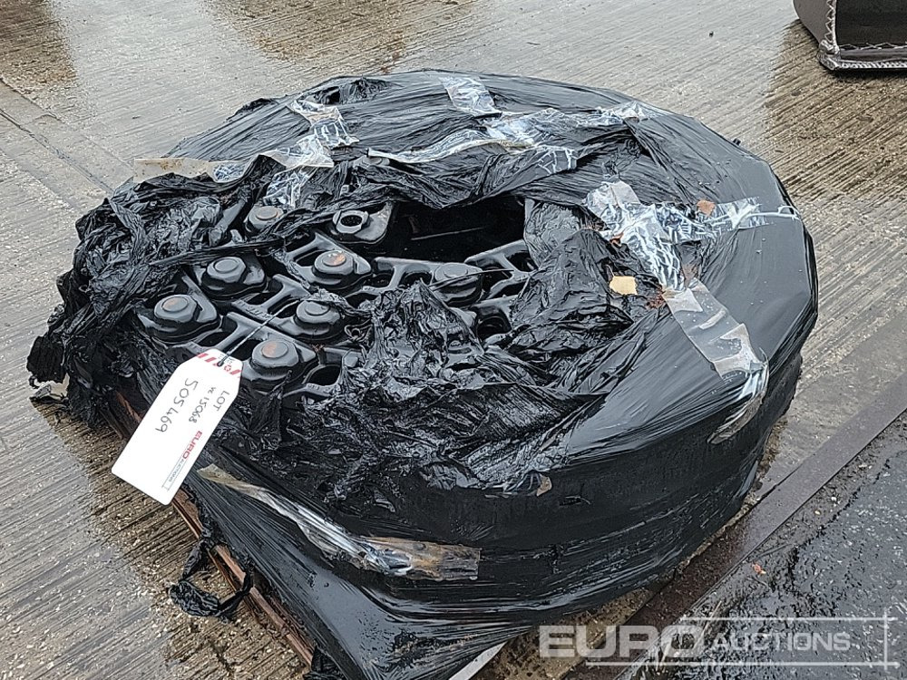 Track Chain (2 of) To Suit Hitachi ZX130 - Spare parts: picture 1 Track Chain (2 of) To Suit Hitachi ZX130 - Spare parts: picture 1