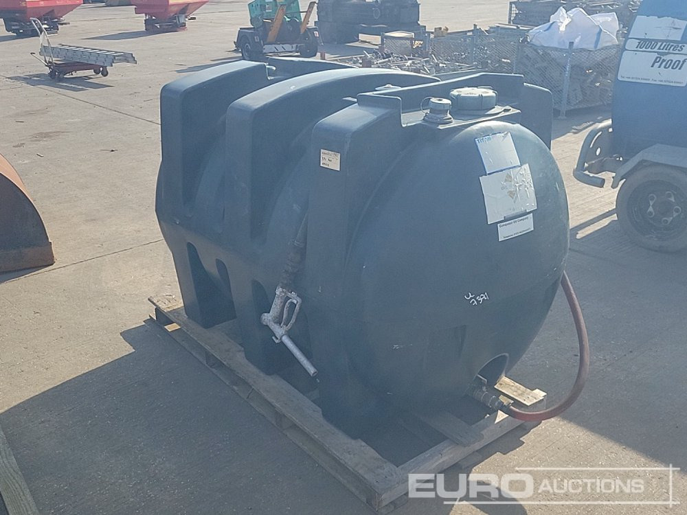 Titan Static Plastic Oil Bowser - Storage tank: picture 3 Titan Static Plastic Oil Bowser - Storage tank: picture 3