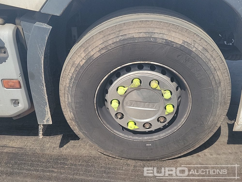 Tractor unit Volvo FH: picture 14