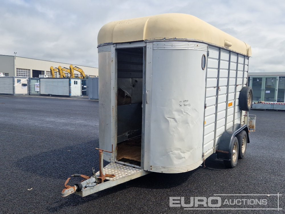 Twin Axle Horse Box - Livestock semi-trailer: picture 1 Twin Axle Horse Box - Livestock semi-trailer: picture 1