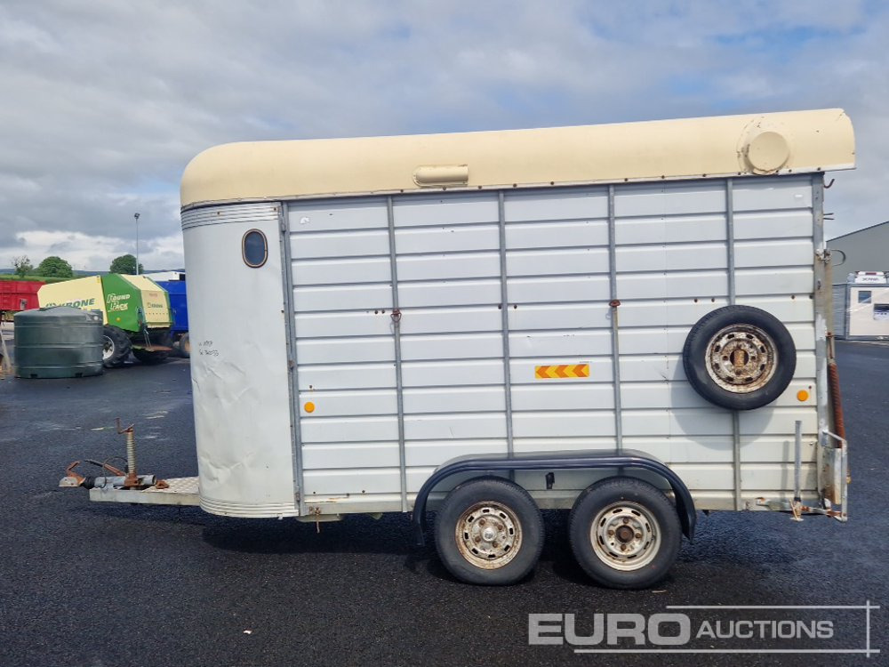 Twin Axle Horse Box - Livestock semi-trailer: picture 2 Twin Axle Horse Box - Livestock semi-trailer: picture 2
