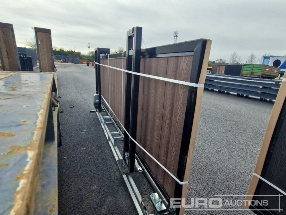 Unused 13' 9" Electric Sliding Gate - Construction equipment: picture 3 Unused 13' 9" Electric Sliding Gate - Construction equipment: picture 3