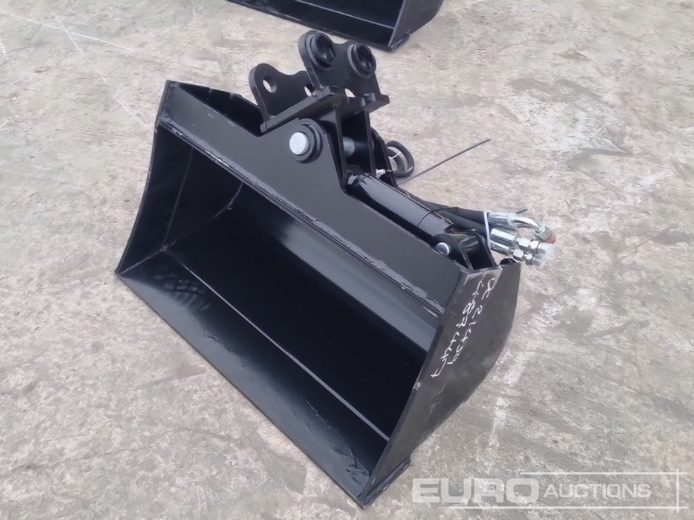 Unused 2025 Captok 24" Hydraulic Tilting Bucket 25mm Pin to suit Mini Excavator - Bucket: picture 1 Unused 2025 Captok 24" Hydraulic Tilting Bucket 25mm Pin to suit Mini Excavator - Bucket: picture 1