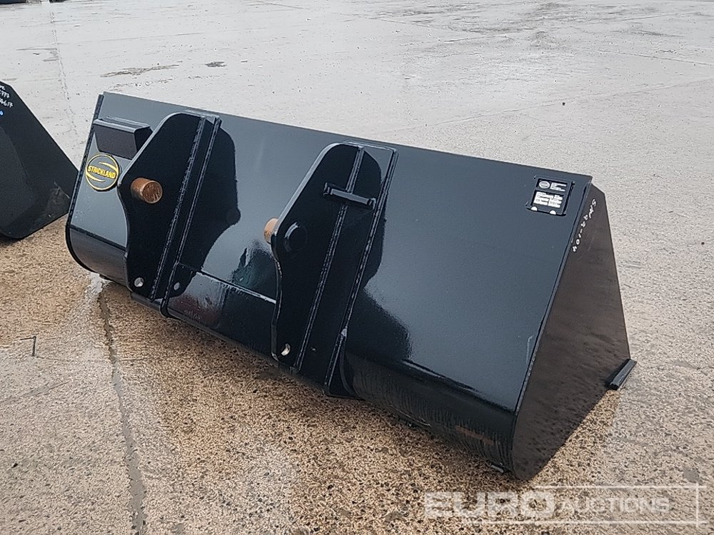 Unused Strickland 90" Loading Bucket to suit Manitou Telehandler - Bucket: picture 3 Unused Strickland 90" Loading Bucket to suit Manitou Telehandler - Bucket: picture 3