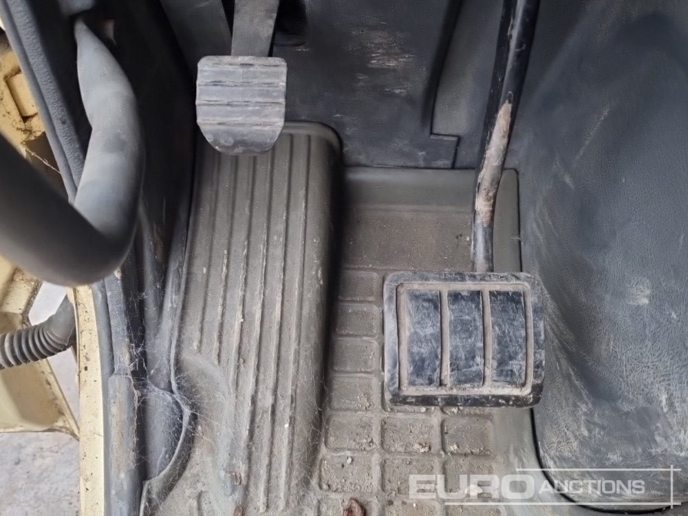 Cab chassis truck Volvo FM12: picture 32