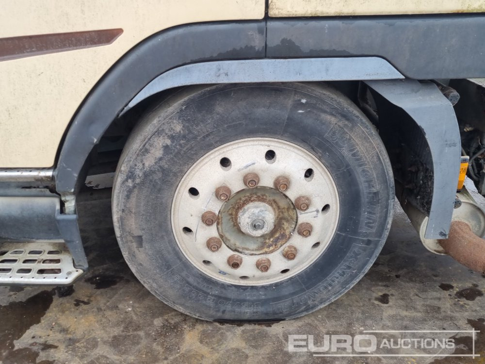 Cab chassis truck Volvo FM12: picture 9