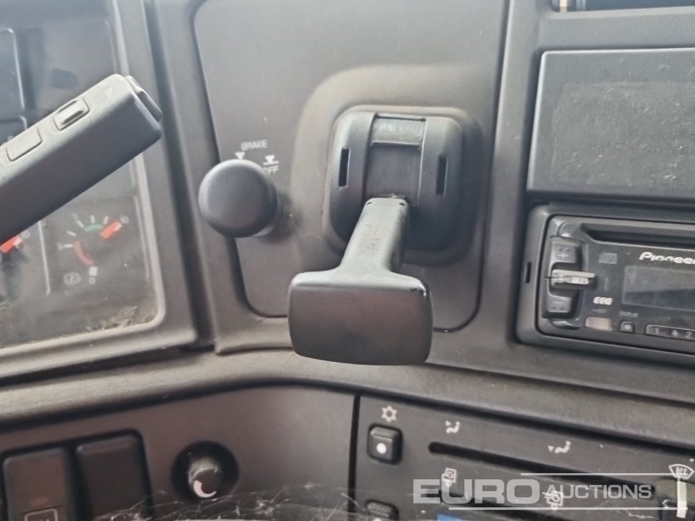 Cab chassis truck Volvo FM12: picture 28