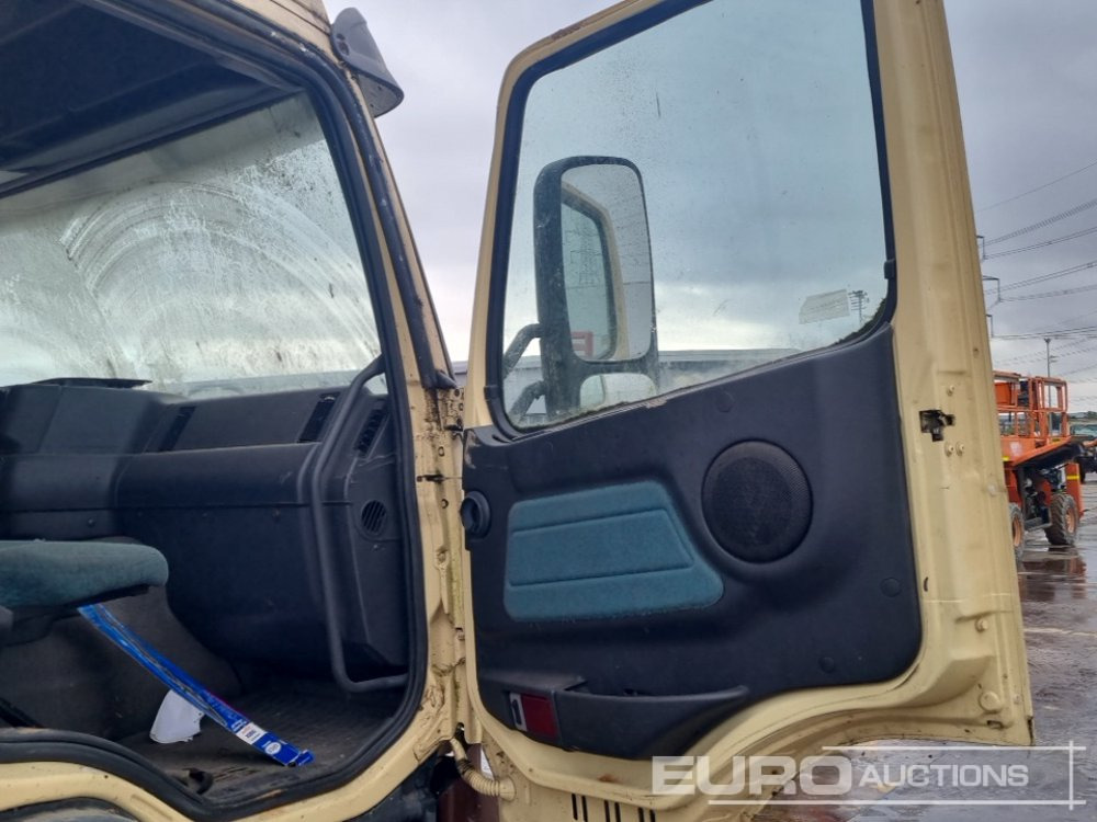 Cab chassis truck Volvo FM12: picture 22