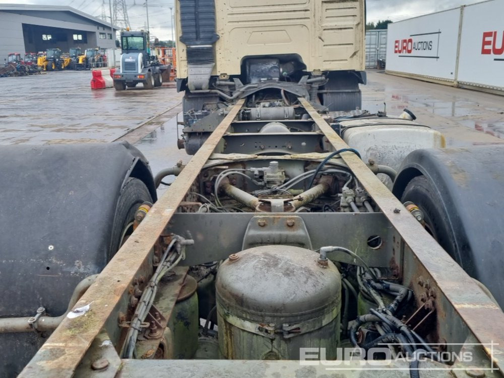 Cab chassis truck Volvo FM12: picture 18