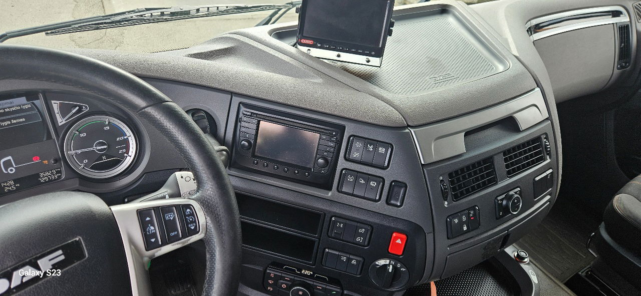 Tractor unit DAF XF 105.460: picture 15