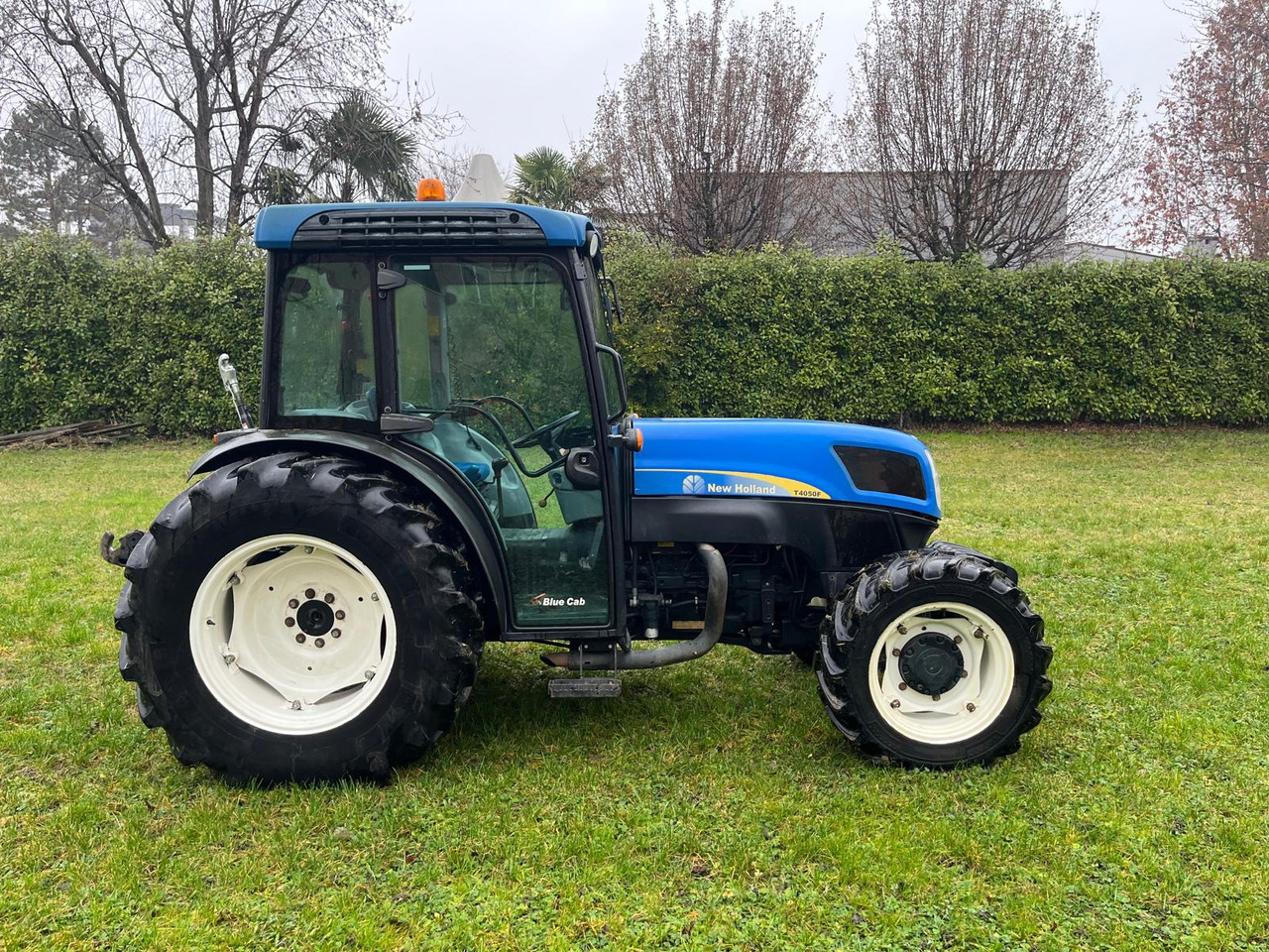 Trattore usato New Holland T4050F - Farm tractor: picture 4 Trattore usato New Holland T4050F - Farm tractor: picture 4