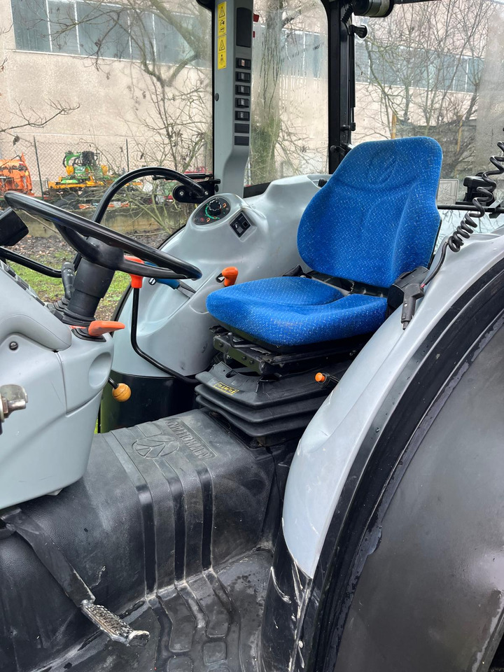 Trattore usato New Holland T4050F - Farm tractor: picture 5 Trattore usato New Holland T4050F - Farm tractor: picture 5