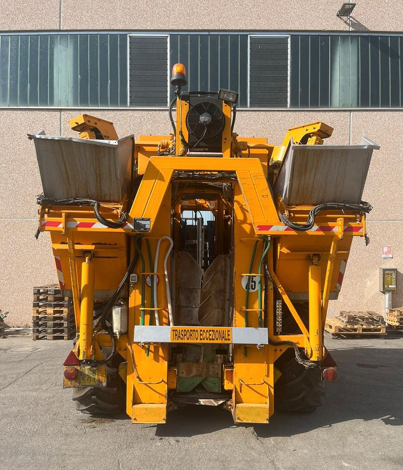 Vendemmiatrice usata Grégoire G60I - Grape harvesting machine: picture 2 Vendemmiatrice usata Grégoire G60I - Grape harvesting machine: picture 2
