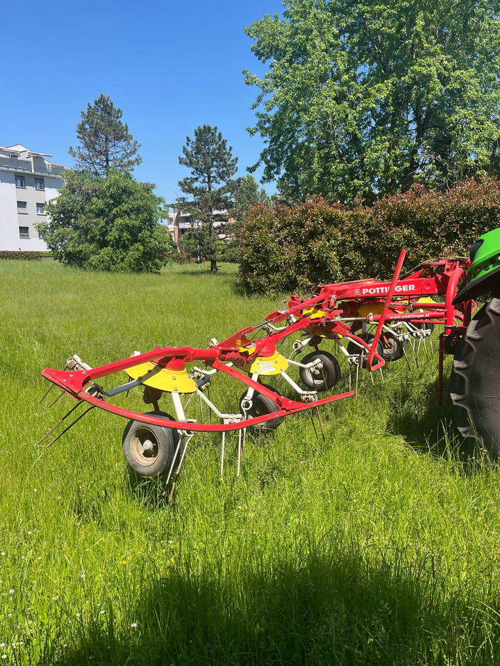Voltafieno usato Pottinger Hit 690 N - Tedder/ Rake: picture 1 Voltafieno usato Pottinger Hit 690 N - Tedder/ Rake: picture 1
