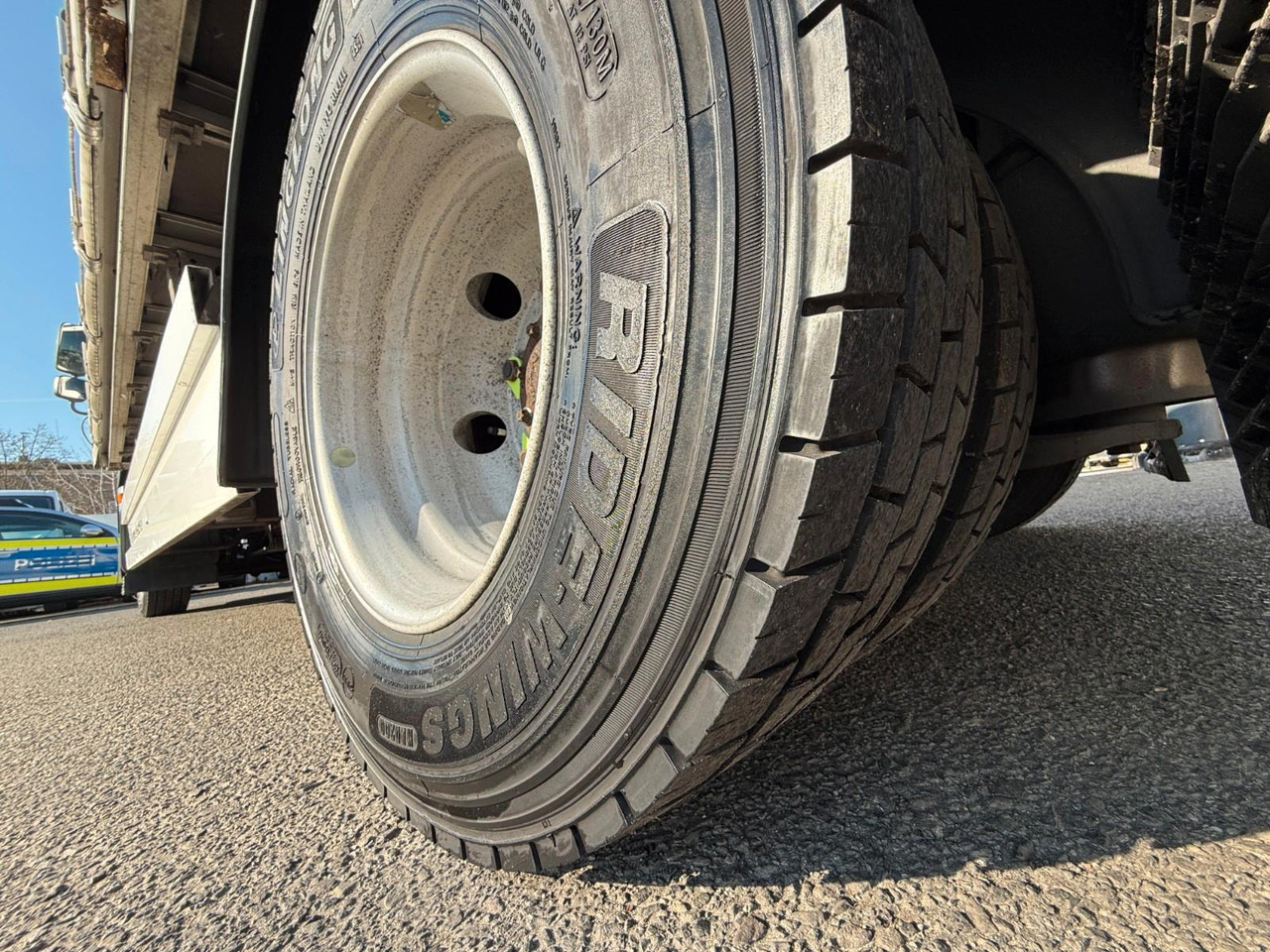 MAN 8.220/Koffer/Schlafkabine/AHK/Ladebord - Curtain side van: picture 5 MAN 8.220/Koffer/Schlafkabine/AHK/Ladebord - Curtain side van: picture 5