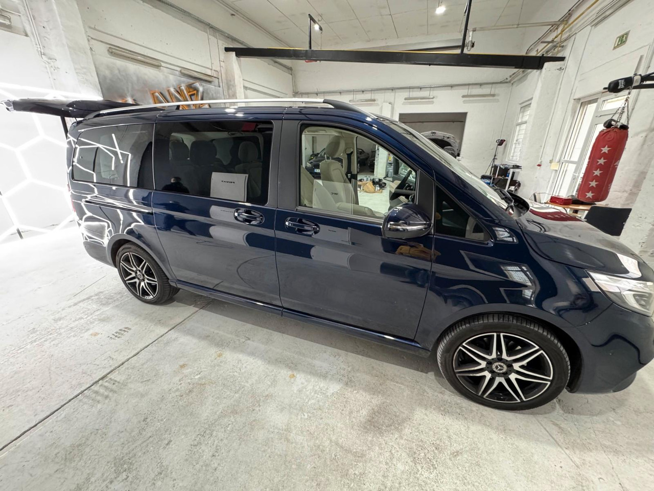 Mercedes-Benz V 300/AMG/EXCLUSIVE/LANG/4MATIC/STDHZG - Passenger van: picture 2 Mercedes-Benz V 300/AMG/EXCLUSIVE/LANG/4MATIC/STDHZG - Passenger van: picture 2