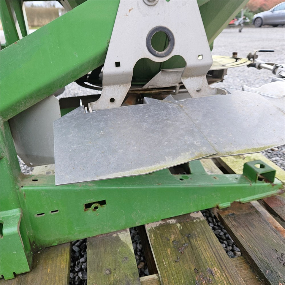 Sand/ Salt spreader Amazone E+S 750: picture 17