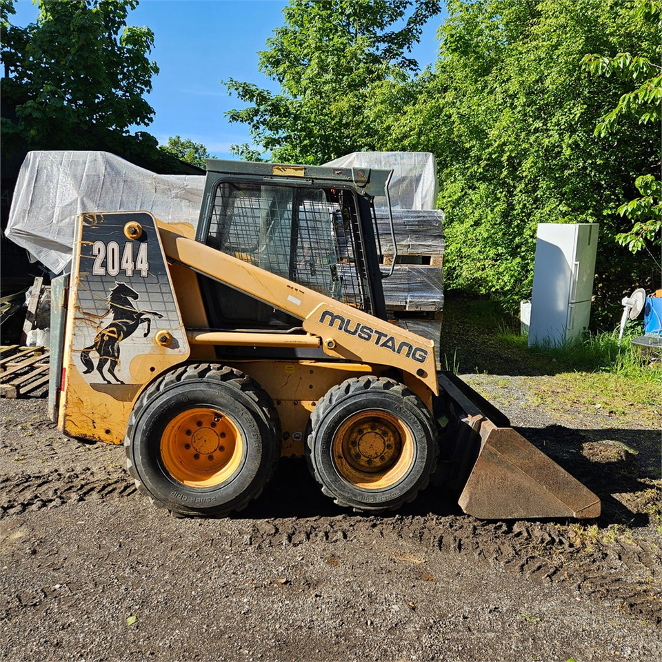 Bobcat Mustang 2044 - Skid steer loader: picture 5 Bobcat Mustang 2044 - Skid steer loader: picture 5