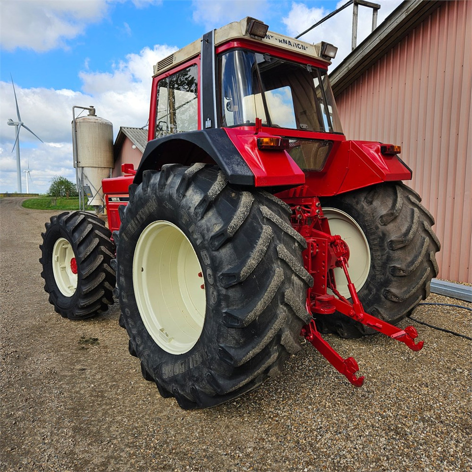 CASE IH 1255 XL - Farm tractor: picture 4 CASE IH 1255 XL - Farm tractor: picture 4
