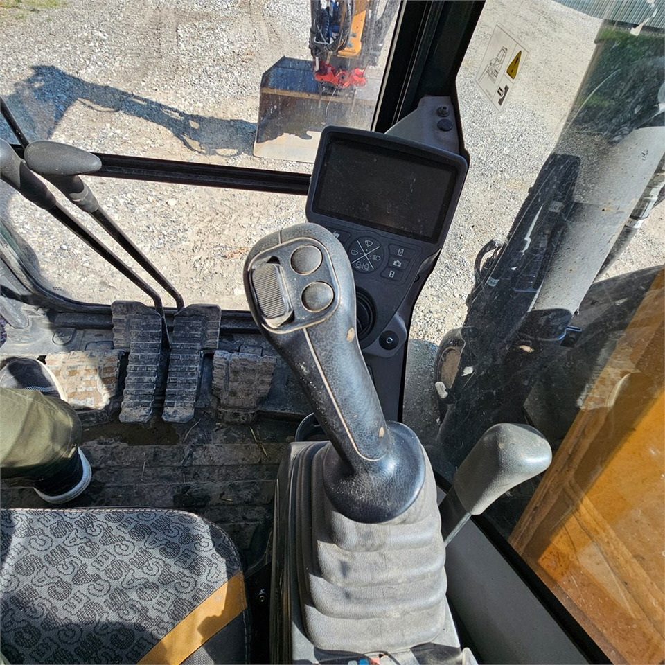 Mini excavator Case CX75C SR: picture 14