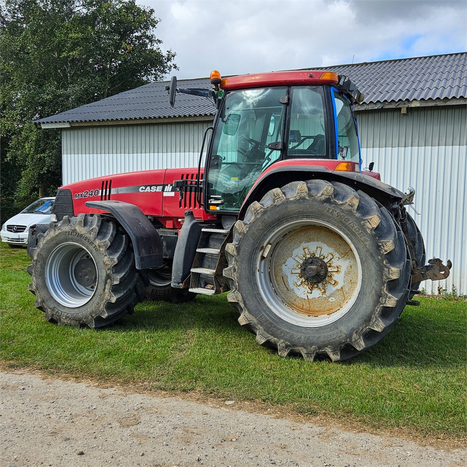 Case MX240 Magnum - Farm tractor: picture 2 Case MX240 Magnum - Farm tractor: picture 2