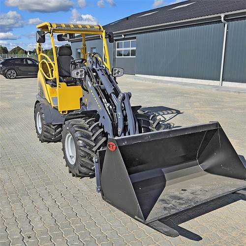 Eurotrack W12 MS-2 - Wheel loader: picture 2 Eurotrack W12 MS-2 - Wheel loader: picture 2