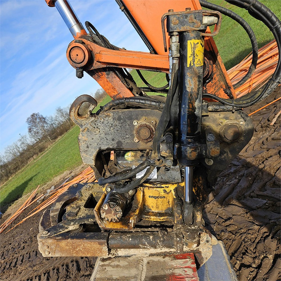 Mini excavator Hitachi ZX85USB-6: picture 30
