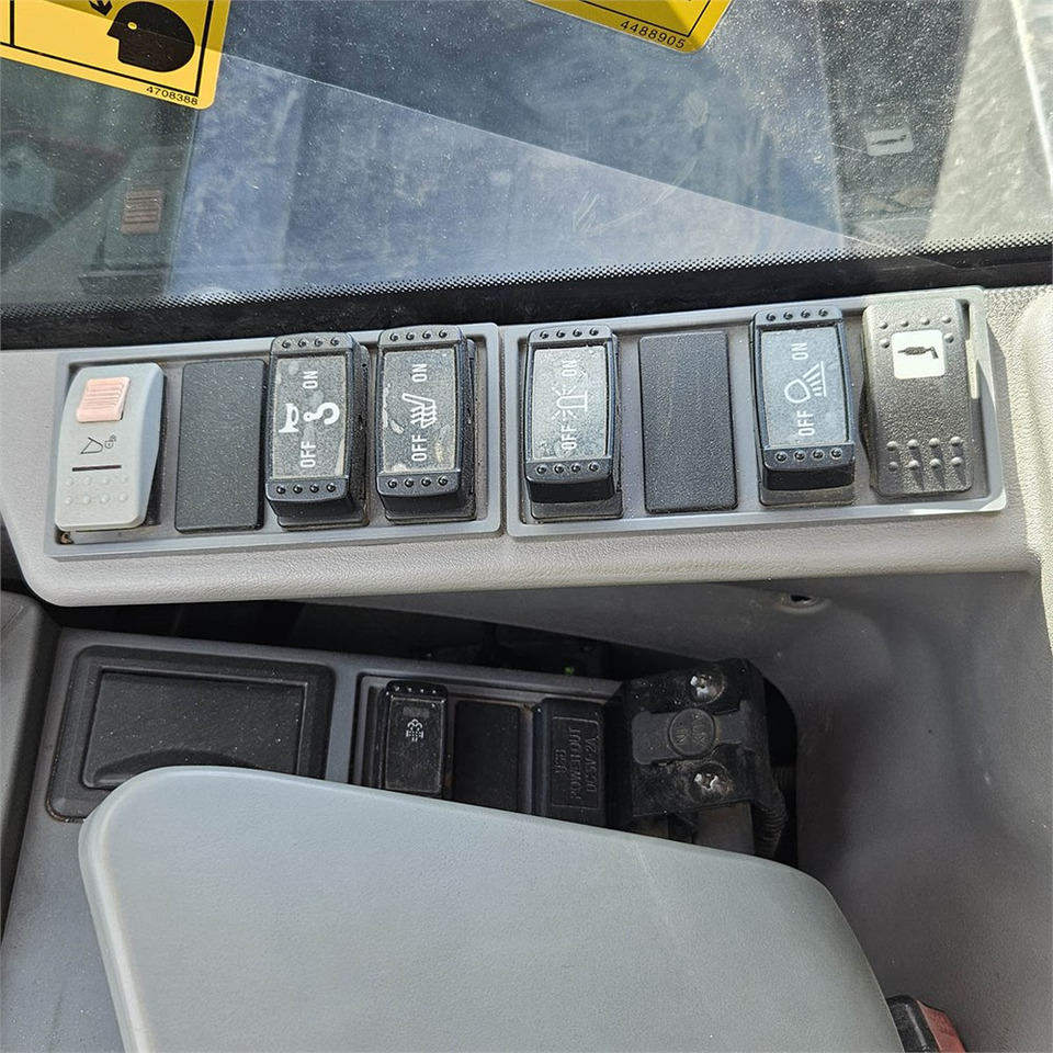 Mini excavator Hitachi ZX85USB-6: picture 21